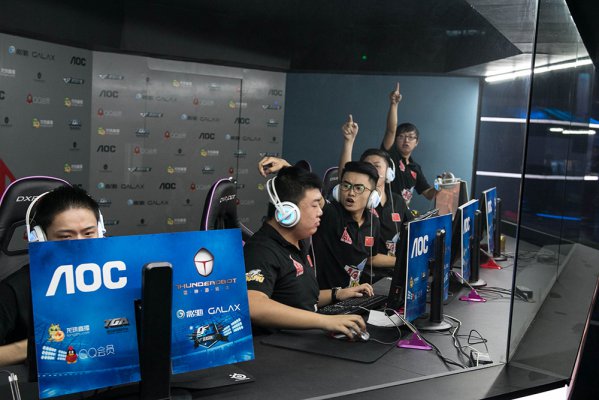 用他那天真 用他那天真